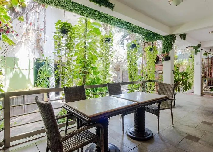 Private 10 Rooms, Private Pool, Walk To
