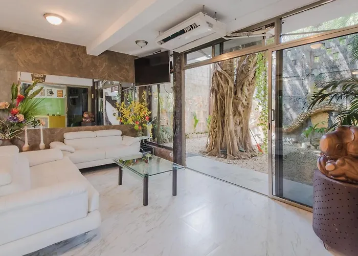 Private 10 Rooms, Private Pool, Walk To Couette-café *