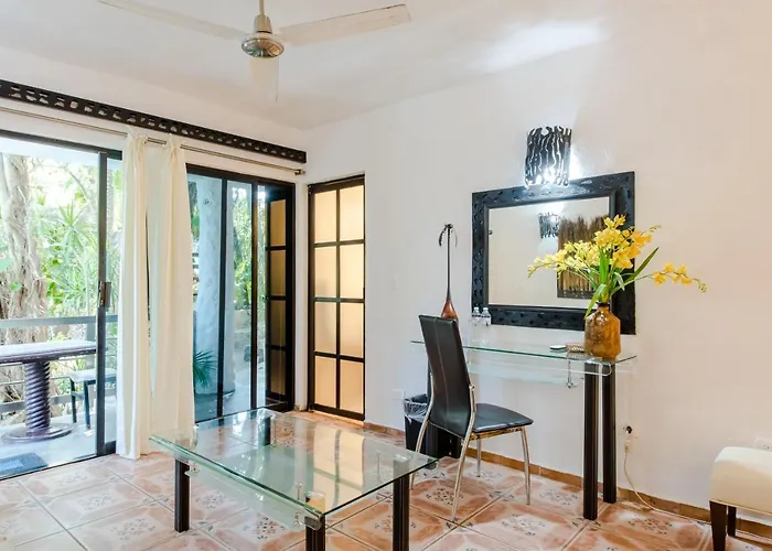 Private 10 Rooms, Private Pool, Walk To