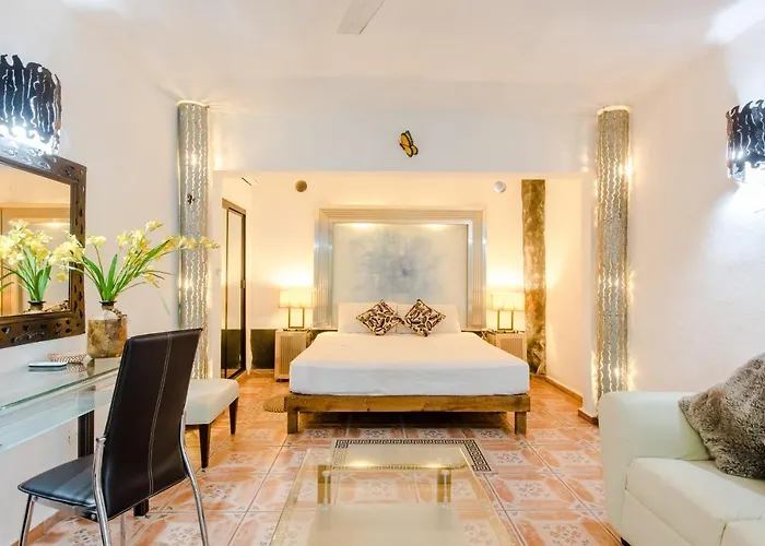 Private 10 Rooms, Private Pool, Walk To Couette-café *