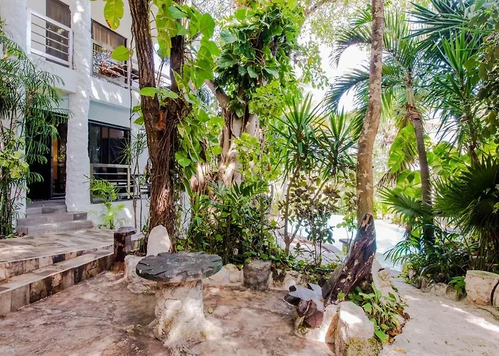 Private 10 Rooms, Private Pool, Walk To *