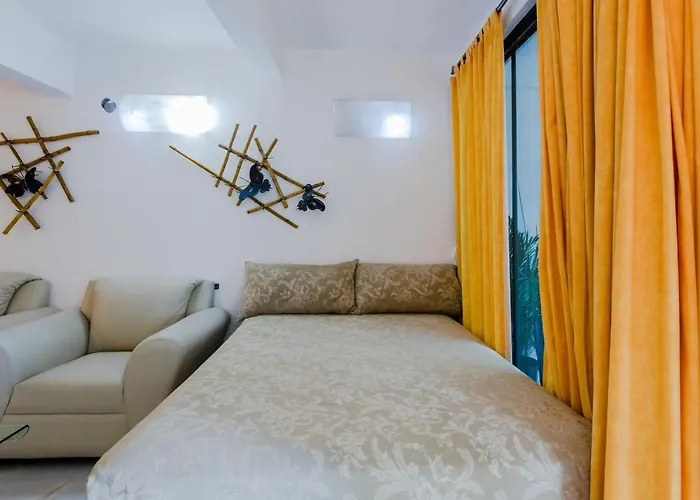 Private 10 Rooms, Private Pool, Walk To