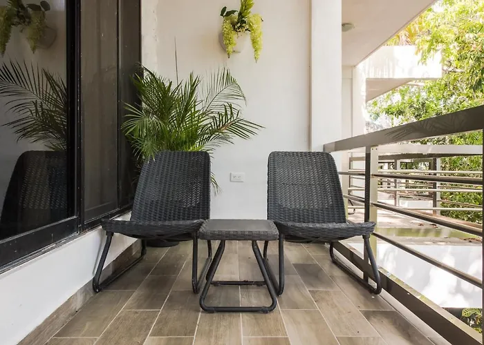 Private 10 Rooms, Private Pool, Walk To *