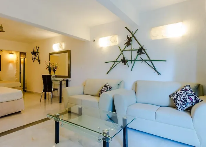 Private 10 Rooms, Private Pool, Walk To Playa del Carmen