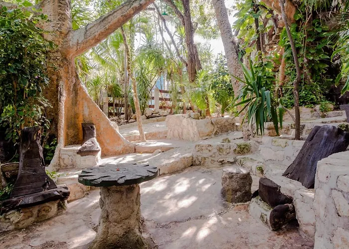 Private 10 Rooms, Private Pool, Walk To Couette-café
