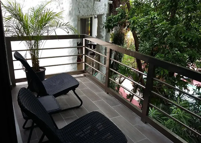 Private 10 Rooms, Private Pool, Walk To Couette-café *