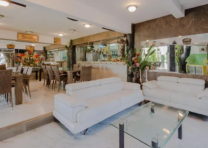 Private 10 Rooms, Private Pool, Walk To Playa del Carmen