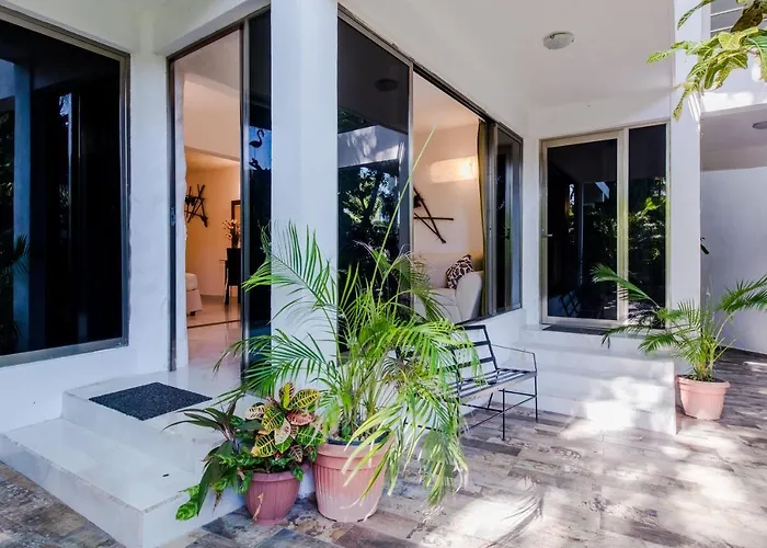Private 10 Rooms, Private Pool, Walk To * Playa del Carmen