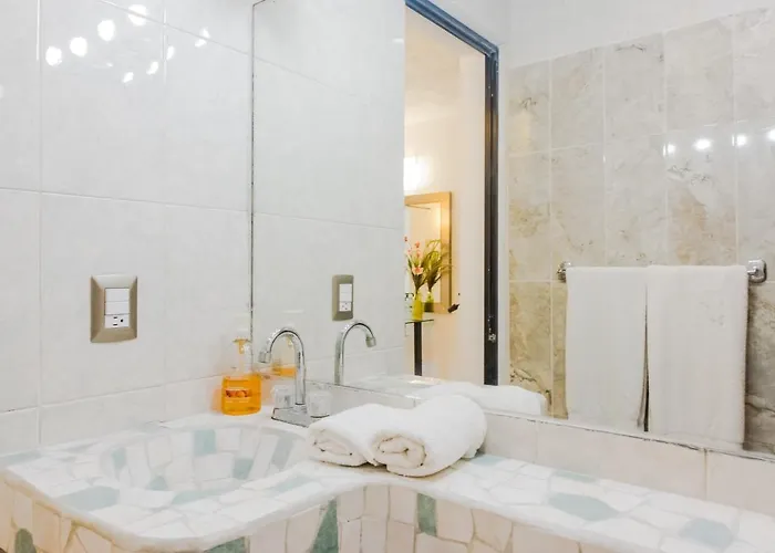 Private 10 Rooms, Private Pool, Walk To