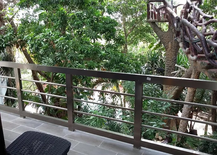 Private 10 Rooms, Private Pool, Walk To Couette-café