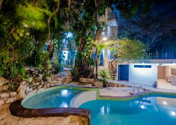 Couette-café Private 10 Rooms, Private Pool, Walk To *