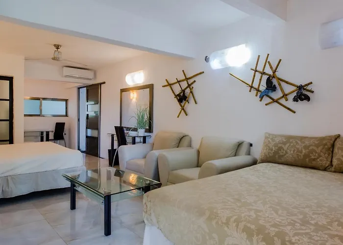 Private 10 Rooms, Private Pool, Walk To