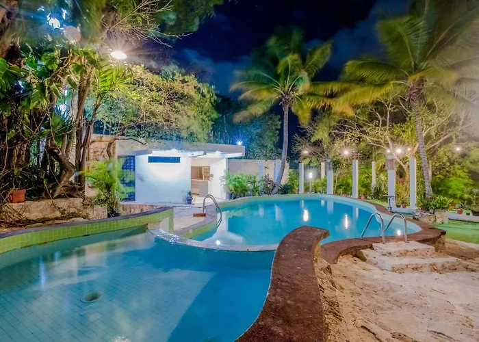 Private 10 Rooms, Private Pool, Walk To Playa del Carmen